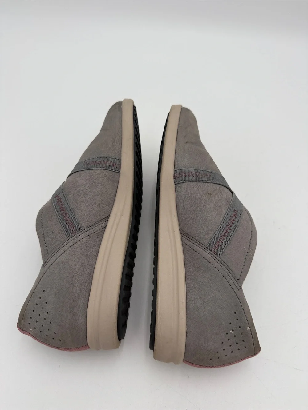 Clarks Gray Slip-On Cross-Strap Flats women 7.5M casual comfort office Y2K